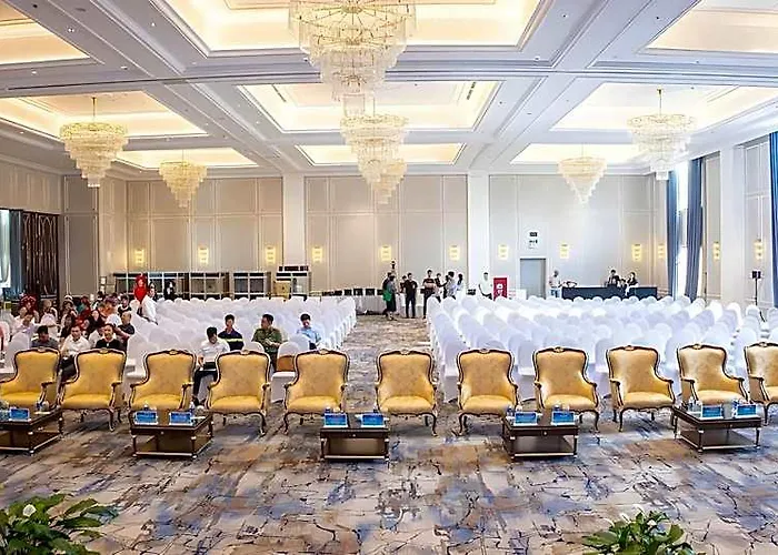 Royal Ha Long