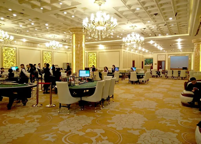 Royal Ha Long